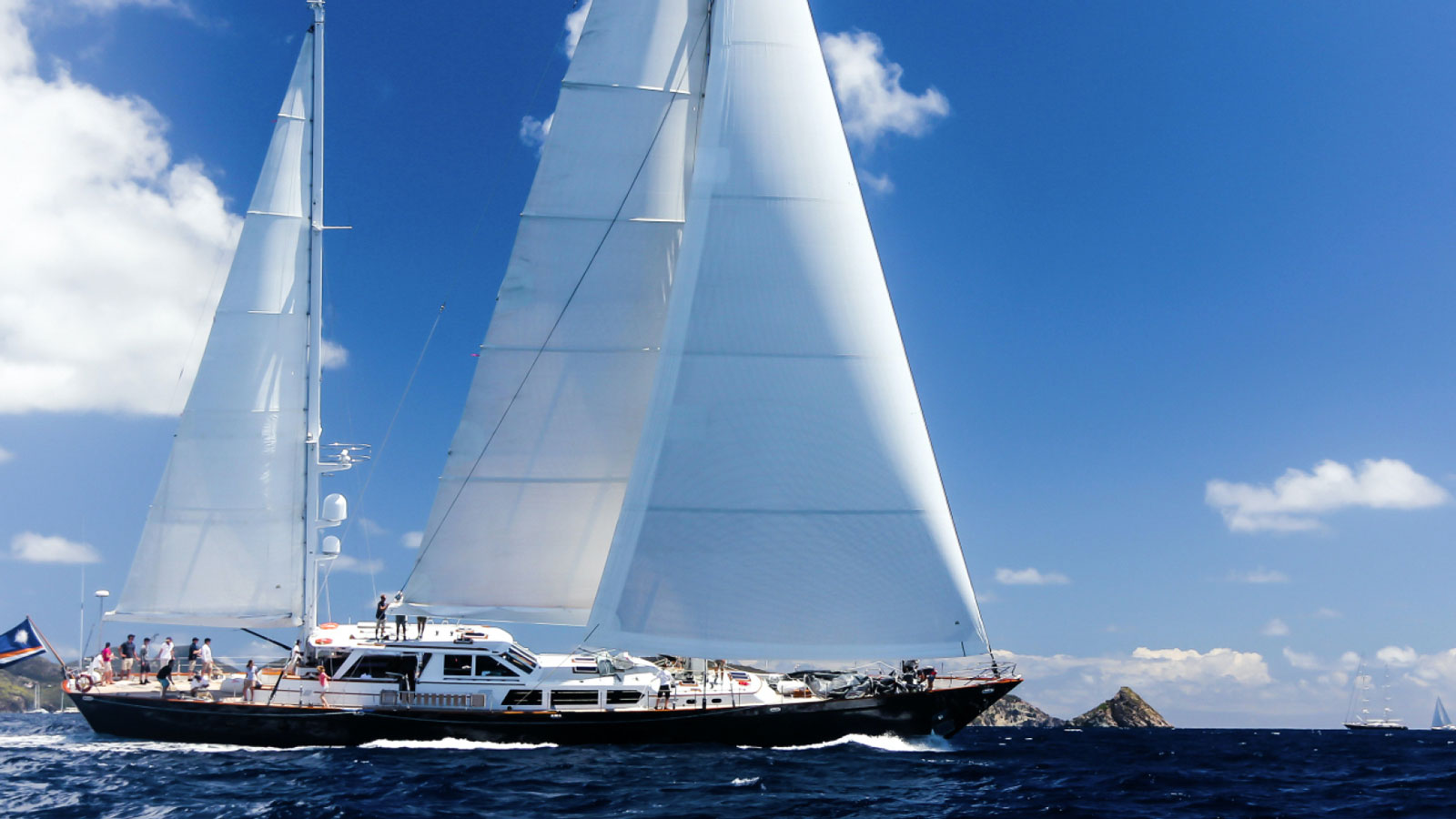 Palmer Johnson Sailing Yacht Axia For Sale