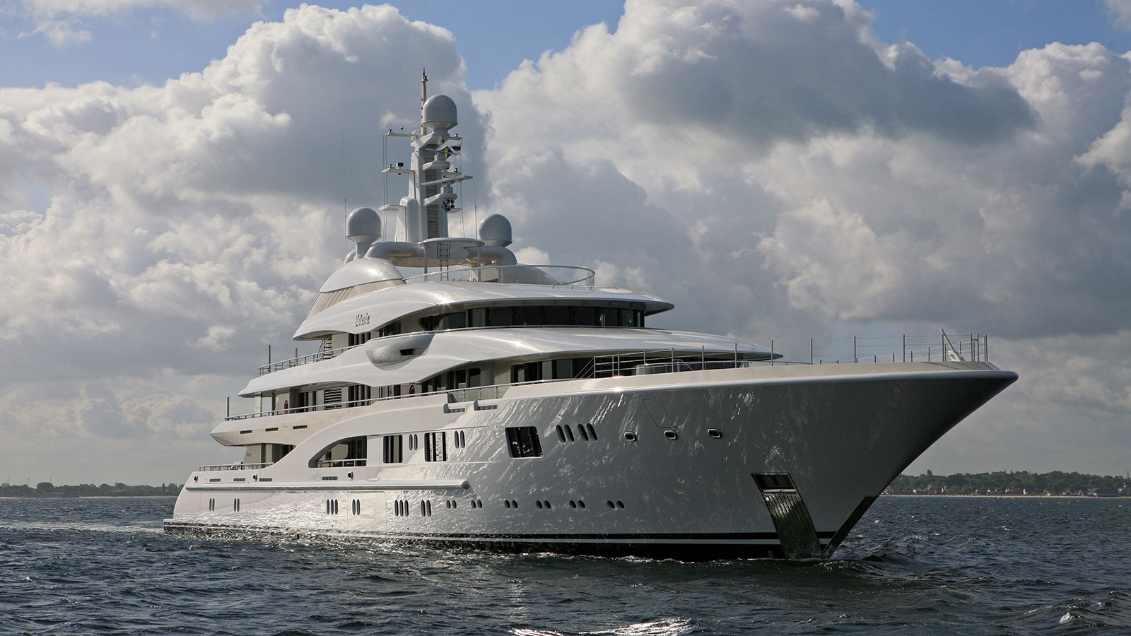 Jennifer Lopez was spotted on 85.1 metre superyacht Valerie in St Tropez in July 2021 