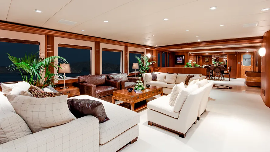 daydream-main-saloon
