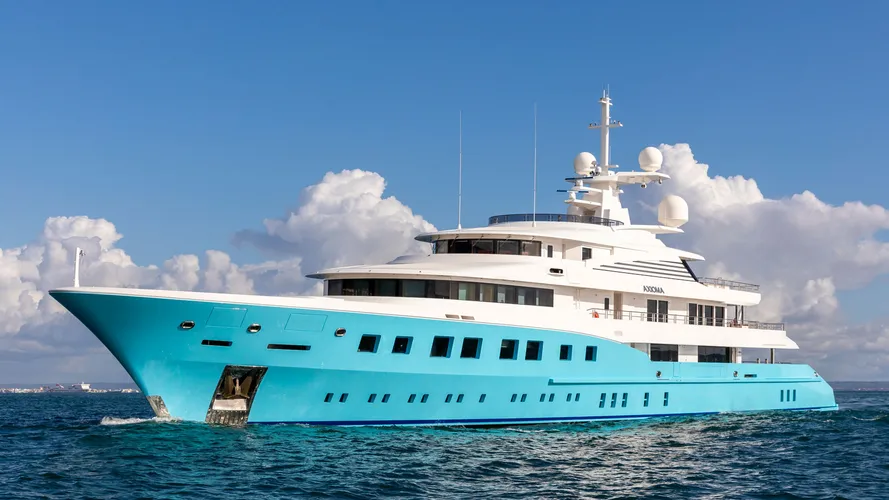 best-superyachts-to-charter-in-the-caribbean-this-winter
