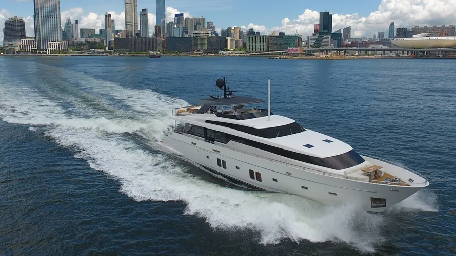 sanlorenzo-motor-yacht-bella-italia-sold