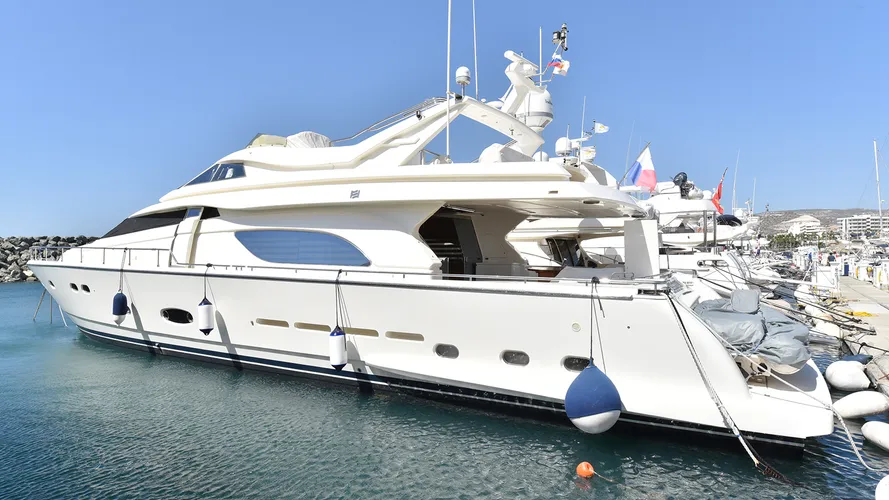 the-ferretti-motor-yacht-Aldenis-has-been-listed-for-sale
