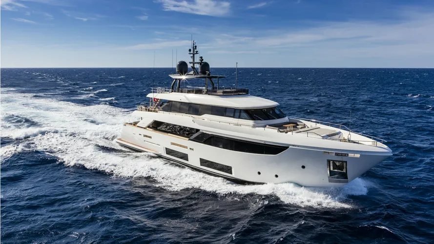 custom-line-motor-yacht-voisin-for-sale