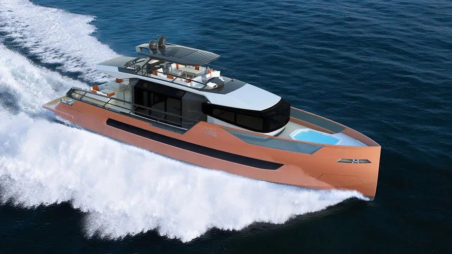 running-shot-of-the-sarp-yachts-xsr-85