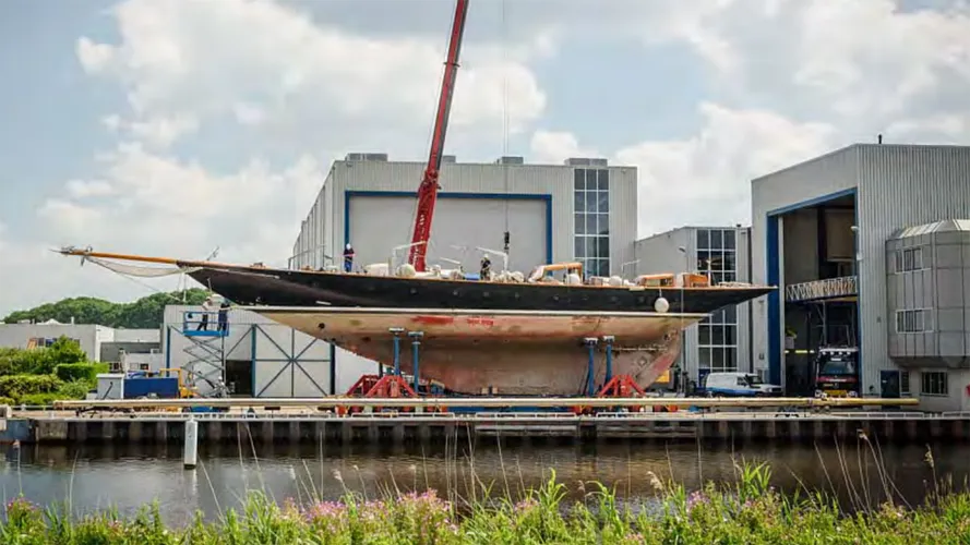 the-classic-sailing-yacht-vagrant-is-currently-being-refitted-at-royal-huisman
