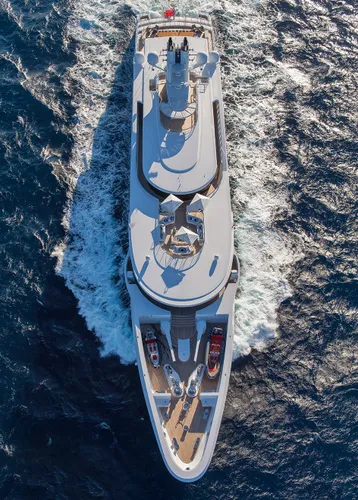 the-exterior-superstructure-of-kusch-yachts-i-dynasty