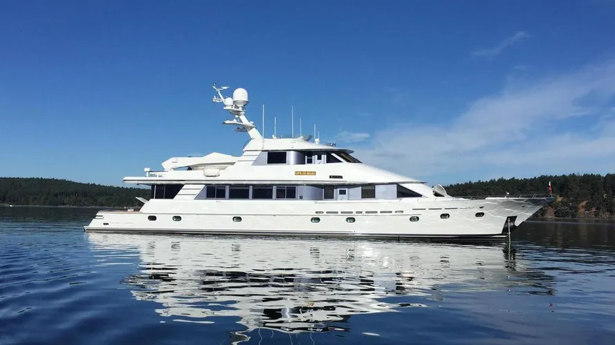 crescent-motor-yacht-life-of-riley-for-sale