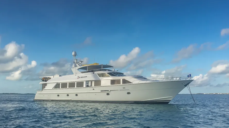 Hatteras-motor-yacht-sold 