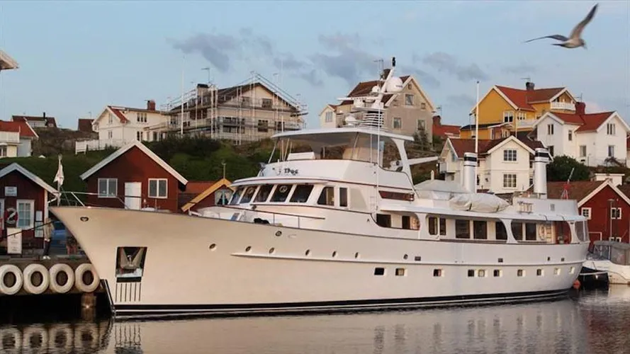 classic-feadship-motor-yacht-lady-andrea-for-sale