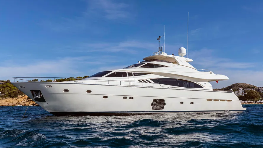ferretti-motor-yacht-lady-dorothea-has-been-sold