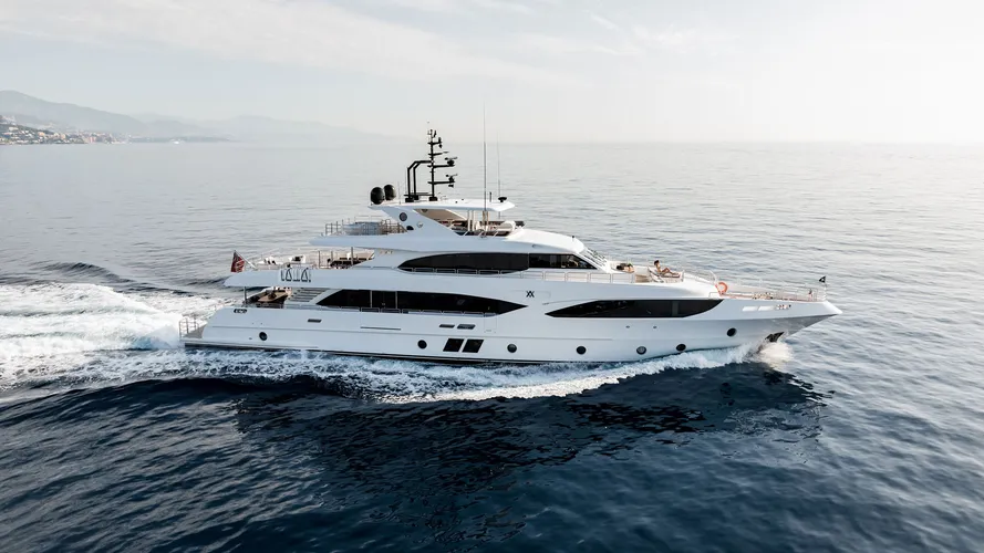 gulf-craft-motor-yacht-altavita-for-sale