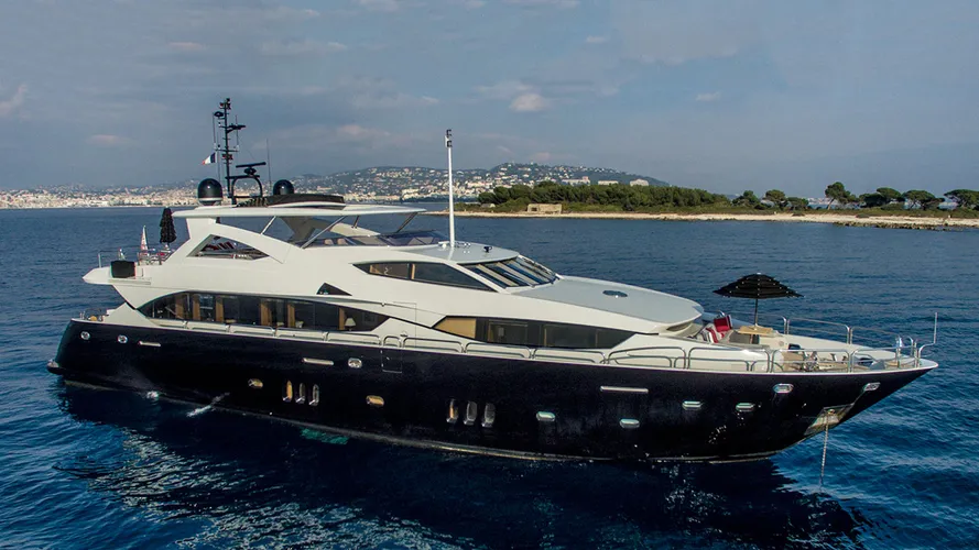 the-sunseeker-motor-yacht-lady-grey-has-been-sold