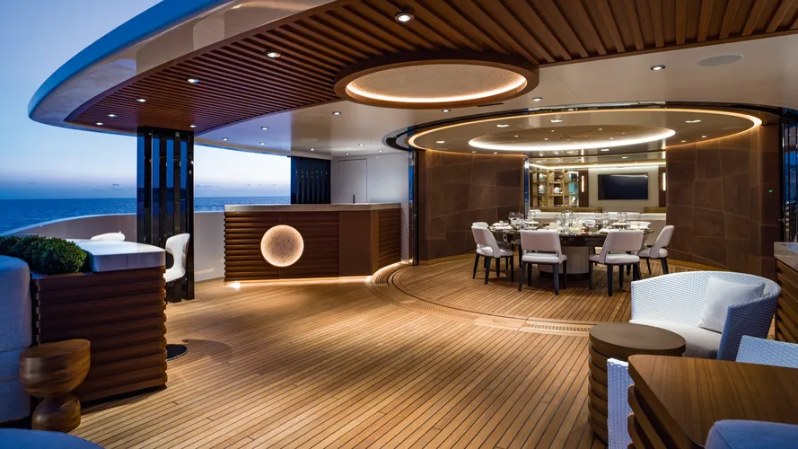 life-saga-admiral-yacht