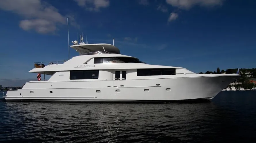 westport-motor-yacht-the-holding-for-sale