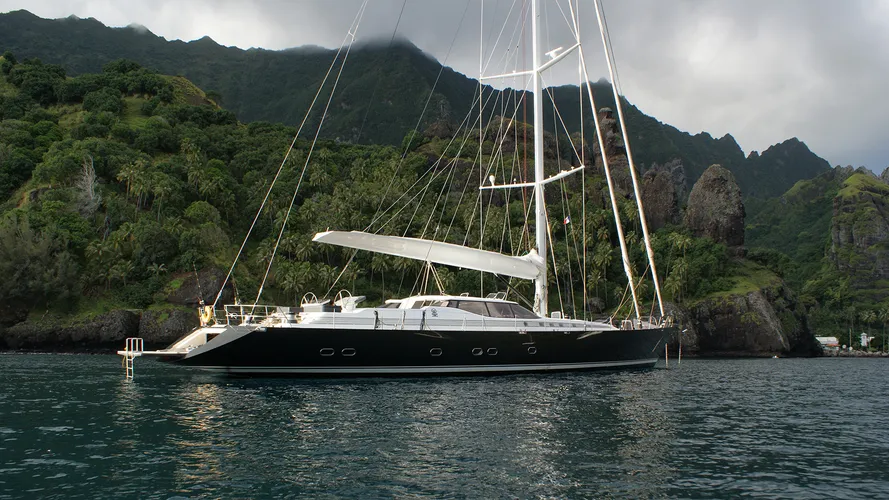 the-bayard-sailing-yacht-damahwil-is-sold