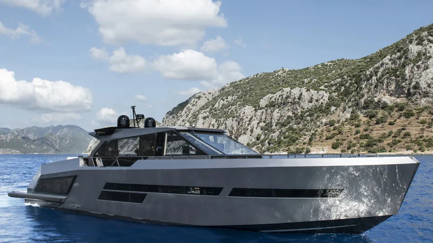 mazu-82-superyacht