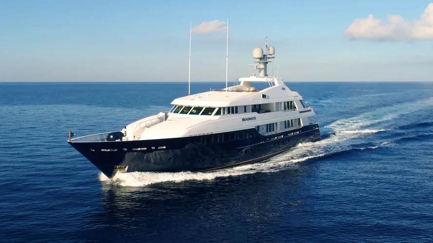 the-feadship-superyacht-broadwater-was-refitted-in-2017-at-the-lauderdale-marine-center-credit-uneek