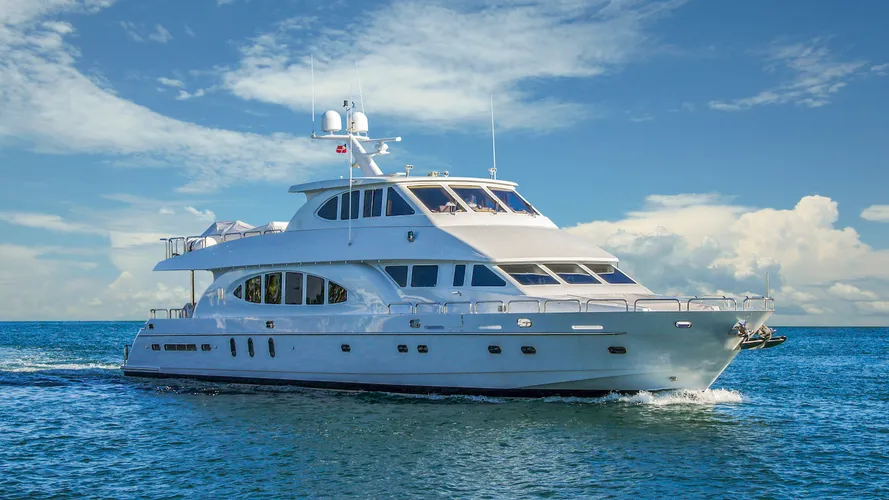 the-hargrave-motor-yacht-Lady-De-Anne-V-is-currently-offered-for-sale