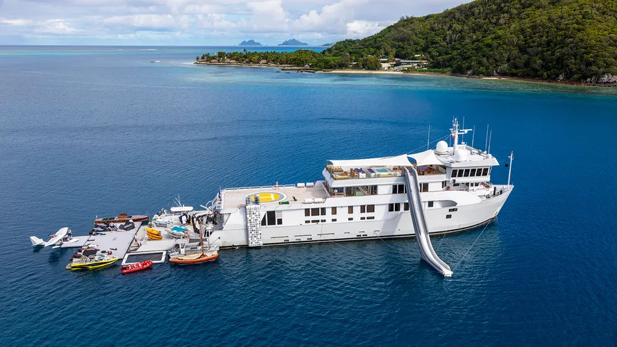 on-board-with-superyacht-owner-ric-kayne-SuRi