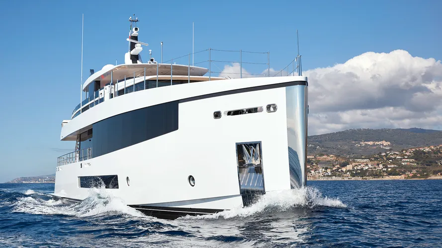 bow-view-of-the-feadship-superyacht-letani