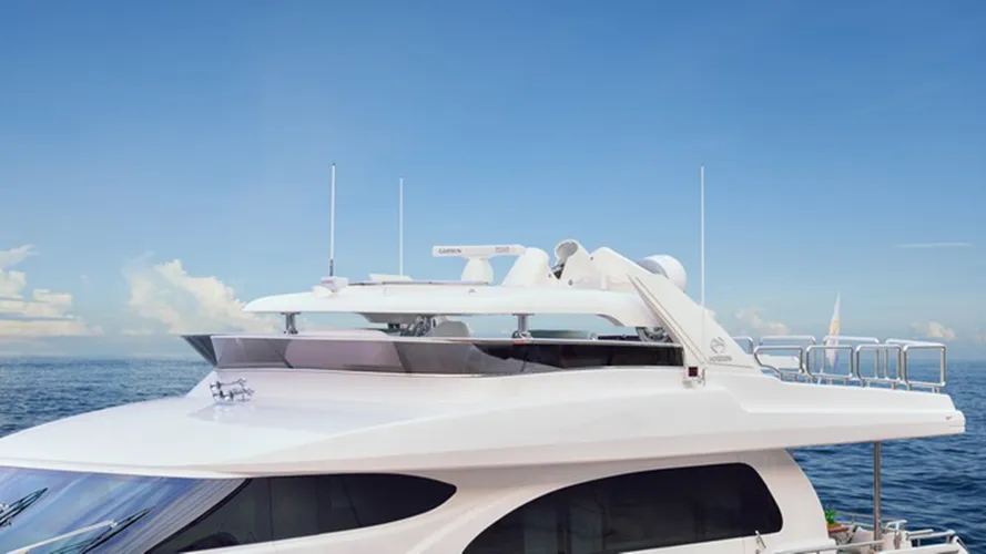 horizon E78 yacht launch custom hydraulic flybridge