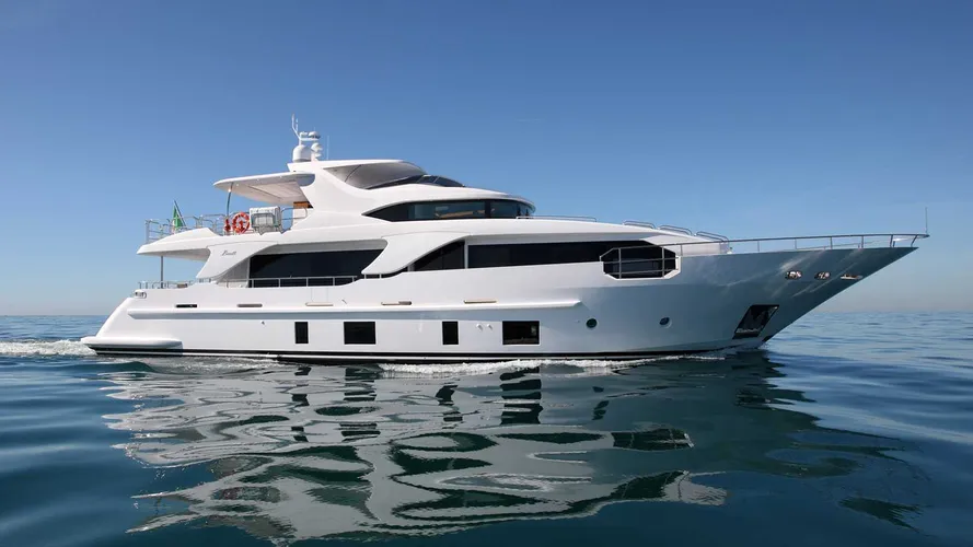 the-benetti-motor-yacht-sunrise-has-been-sold