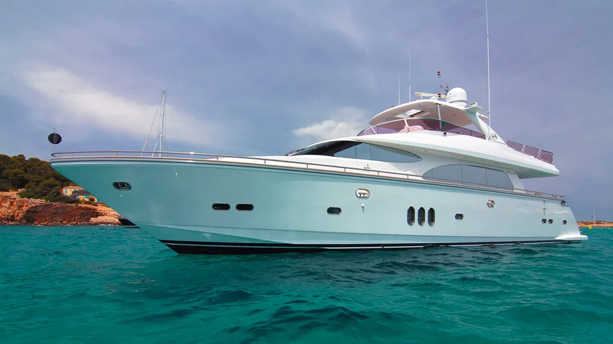 the-horizon-motor-yacht-moon-is-sold