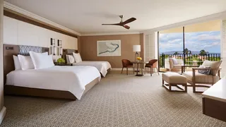 The-best-islands-in-Hawaii-to-visit-by-superyacht-Four-Seasons-Oahu