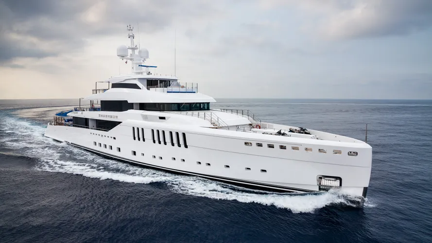 running-shot-of-the-benetti-motor-yacht-seasense