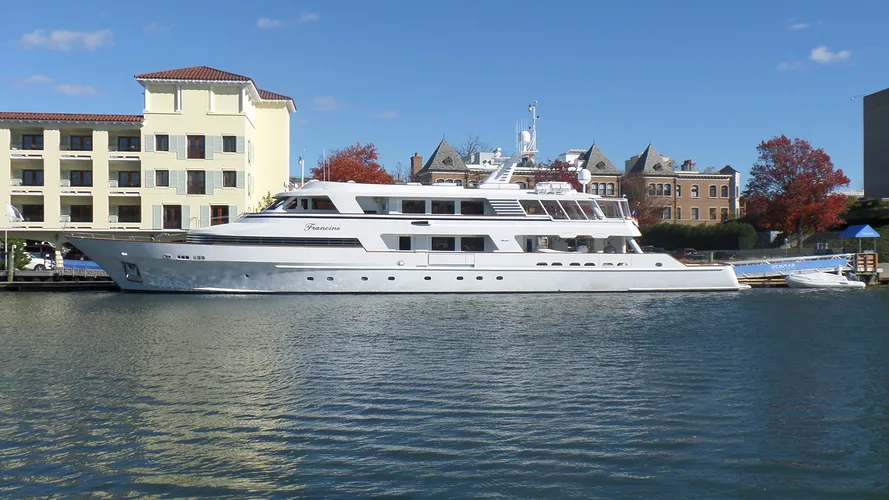 the-benetti-motor-yacht-rampante-is-sold