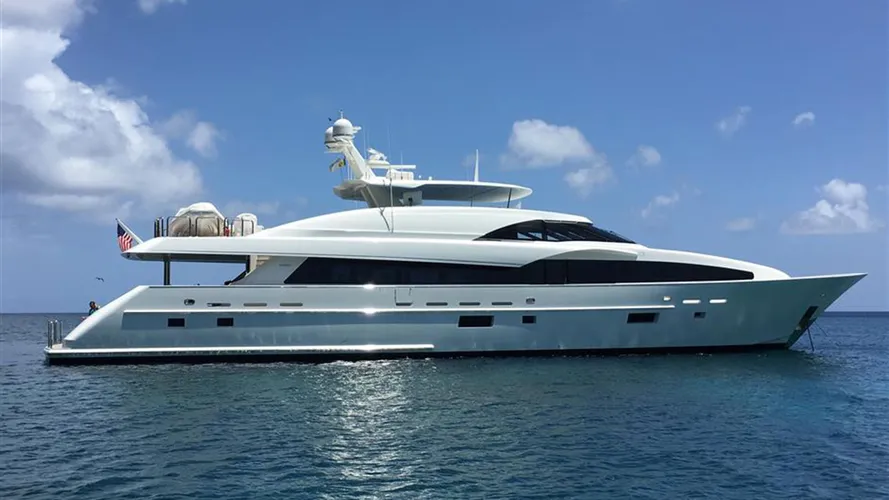 fugitive-super-yacht
