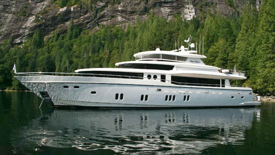 the-johnson-motor-yacht-lady-caroline-has-been-sold