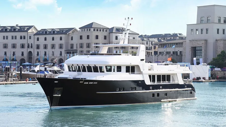 Island-Gypsy-100-super-yacht-for-sale