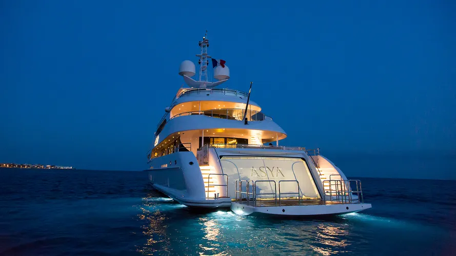 the-aft-view-of-heesen-super-yacht-asya