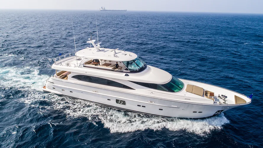 the-first-horizon-e98-super-yacht-do-it-now-has-been-delivered-to-florida