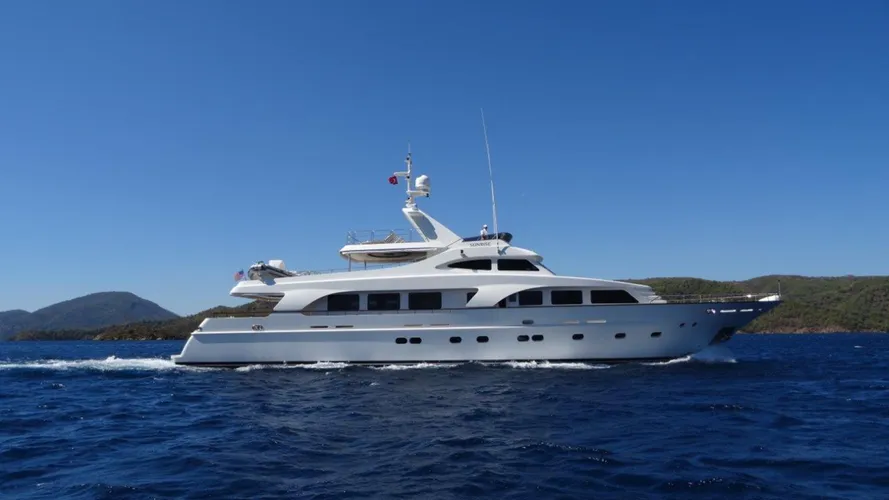 the-ses-motor-yacht-sunrise-is-sold