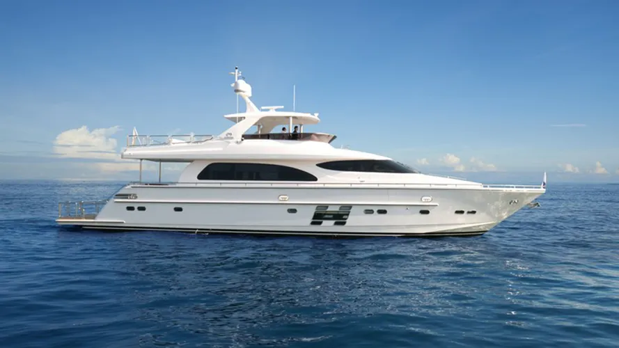 horizon E78 yacht launch custom hydraulic flybridge