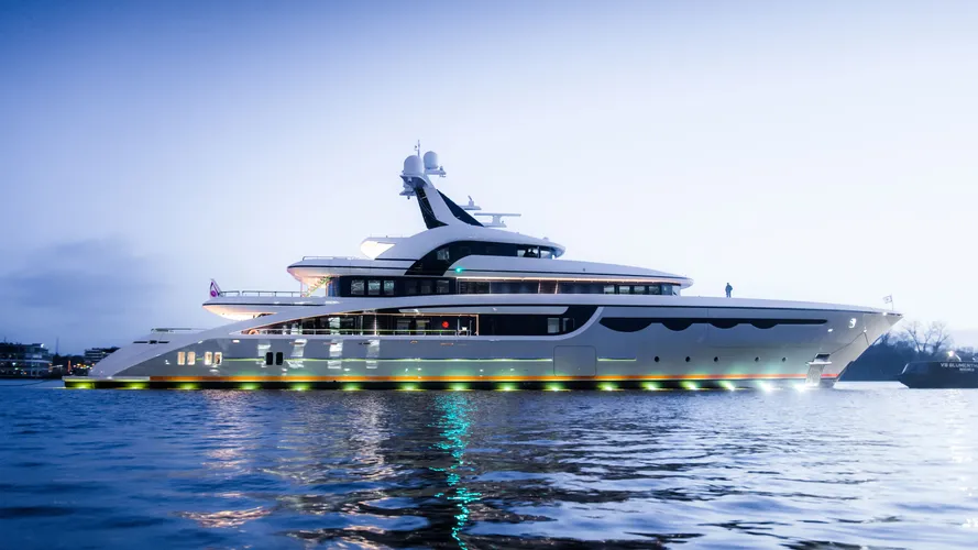 abeking-rasmussen-soaring-superyacht