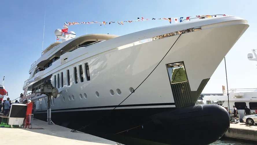 bow-view-of-the-cmb-motor-yacht-liquid-sky