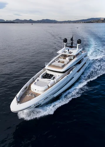bow-running-shot-of-the-baglietto-motor-yacht-andiamo-credit-emilio-bianchi