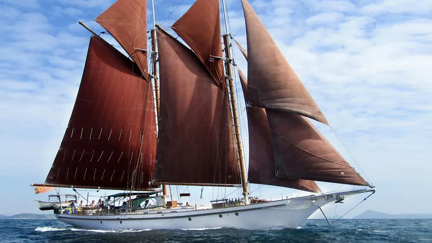 Dallinghoo-yacht-for-sale