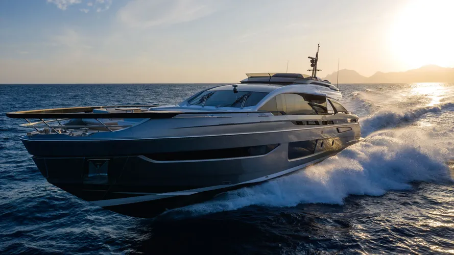inside-the-azimut-s10-superyacht-exterior