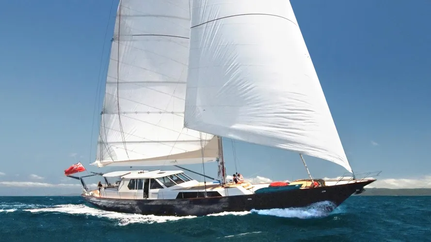 Asia-superyacht-sinks