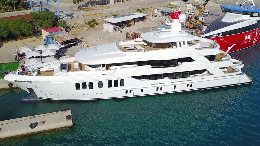 liquid-sky-was-launched-by-cmb-yachts-in-august-2017