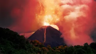 The-best-islands-in-Hawaii-to-visit-by-superyacht-volcano