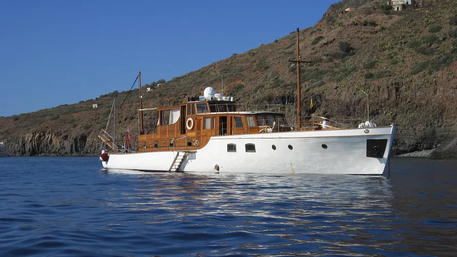the-classic-motor-yacht-meteor-is-currently-listed-for-sale