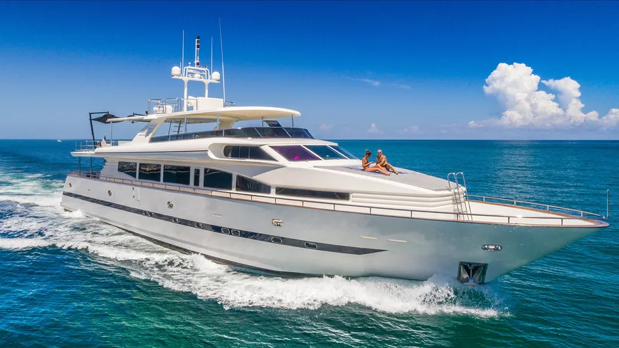 the-horizon-motor-yacht-nirvana-is-currently-offered-for-sale
