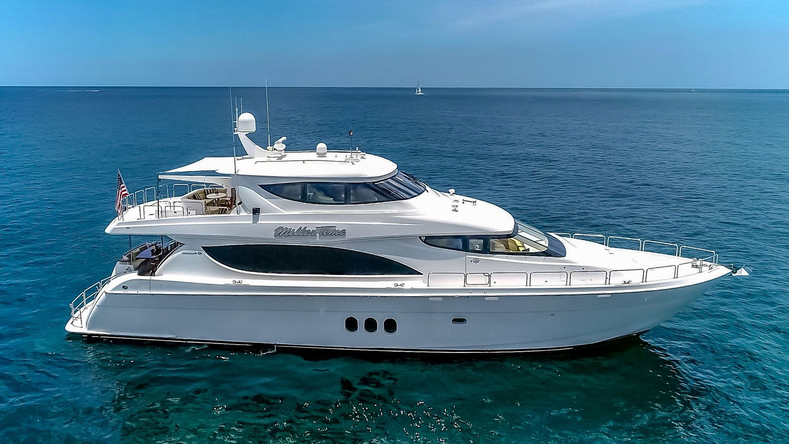 Hatteras motor yacht Miller Time sold