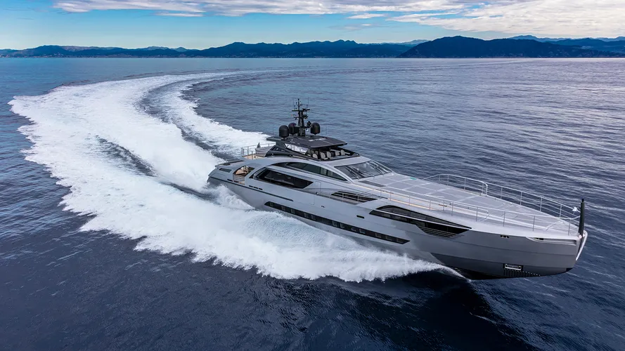 pershing-140-chorusline-superyacht