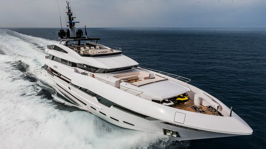 running-shot-of-rossinavi-super-yacht-polaris